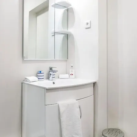 Charming 1 Bedroom Near Gare Du Nord-eurostar Appartamento Parigi